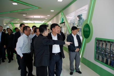 2012年，時任浙江省副省長毛光烈視察天通